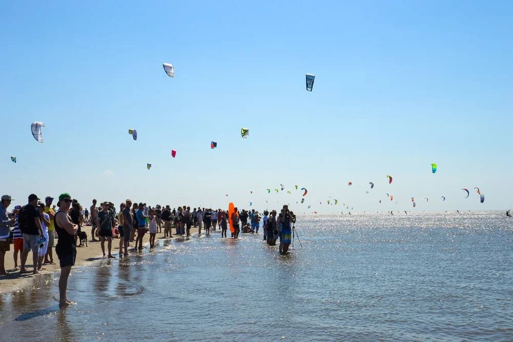 Spectators gathered at the water’s edge beneath a sky filled with kites at St Peter-Ording.
